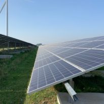 Zonnepark Avri Geldermalsen zij-aanzicht