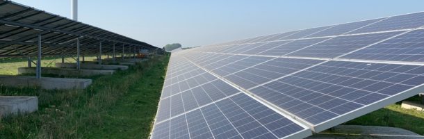 Zonnepark Avri Geldermalsen zij-aanzicht